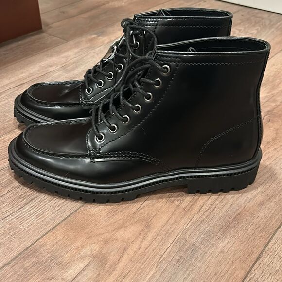 NEW Men’s Express Black lace up Leather Chunky Boots. NWT Sz 9 - Picture 1 of 8